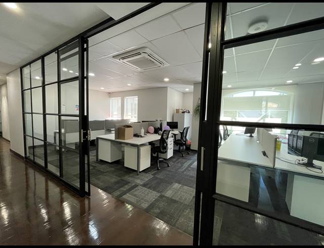 2,213.50M² OFFICE TO LET IN BRYANSTON